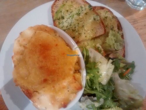 Mac and cheese and garlic bread at Mono in Glasgow