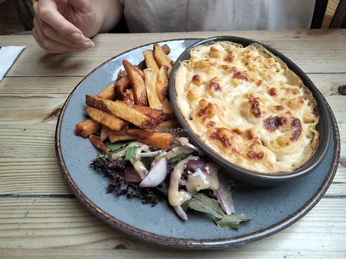 Macaroni cheese & chips at Mono in Glasgow