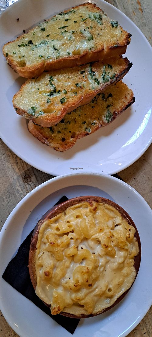 Garlic bread and mini mac and cheese at Mono in Glasgow