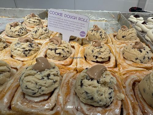 more cinnamon rolls at Cinnamood in Basel