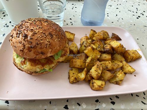 Vegetarian burger with potato at Bloom Café in Issy-les-moulineaux