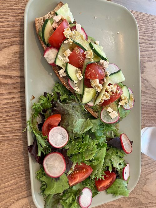 Vegan toast at Bloom Café in Issy-les-moulineaux