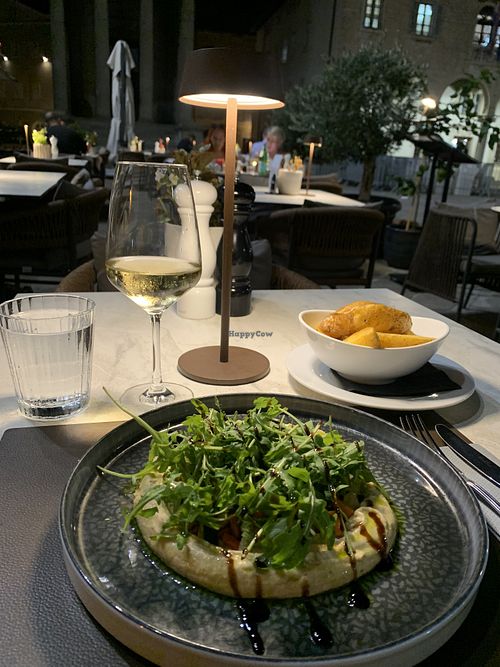   at Salon 1875 in Pula