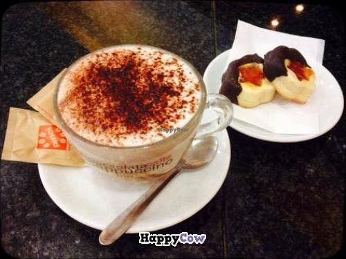 Lanocciolina serves also a vegan cappuccino (and vegan biscuits) for breakfast. at La Nocciolina in Rome