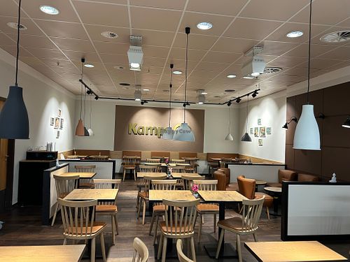 Sitzmöglichkeiten at Kamps Bäckerei in Dusseldorf