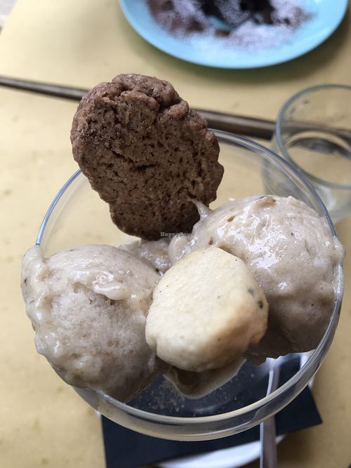 Banana sorbet with vegan cookies at Verde Pistacchio in Rome