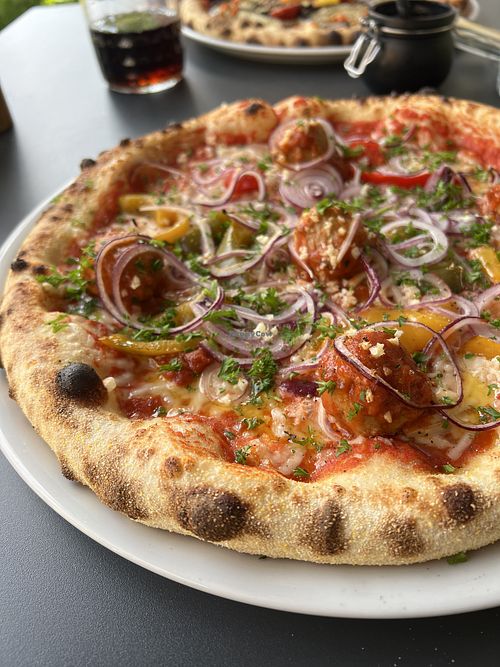 Sehr leckere Pizza mit veganen Meatballs 🤤🍕  at VyA in Luzern