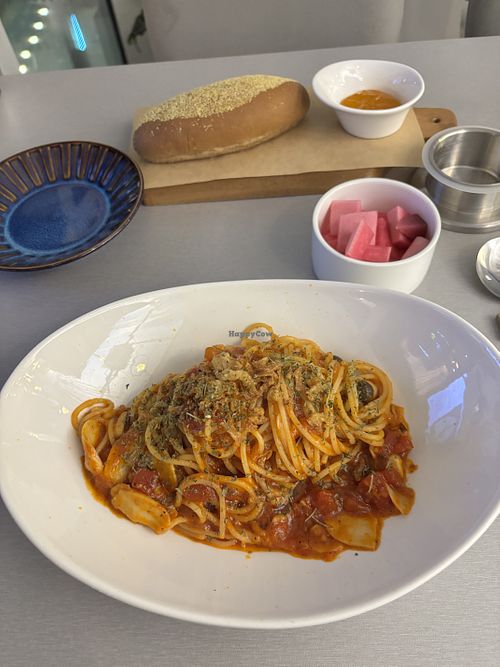 Very delicious pasta, a little bit of a korean italian mix taste. They have a vegan menu. It comes with a little bread with jam, all vegan!  at Allocco - 알로꼬 in Incheon