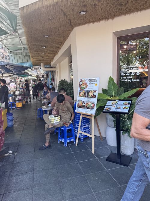 Seating   at Kem-Kon KhaoSan (เข้ม-ข้น ข้าวสาร) in Bangkok