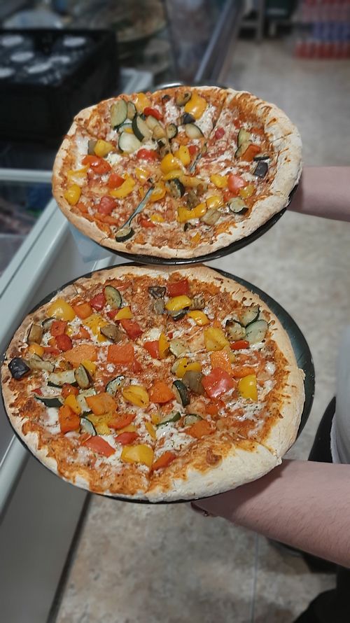 Pizza de verduras at Bar El Cafetin in Asturias