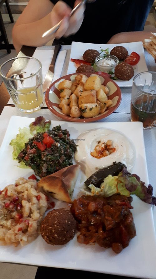 Absolument DIVIN !!! at Les Roses du Liban in Conflans-sainte-honorine