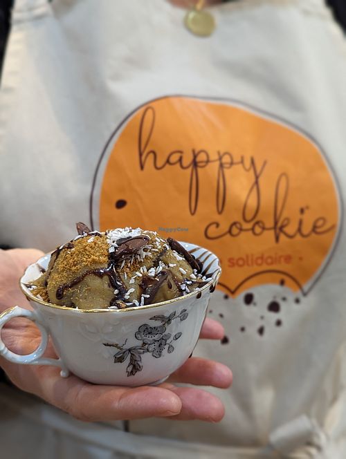 Cookie dough BIO & vegan à agrémenter de toppings gourmands. at Happy Cookie in Bordeaux