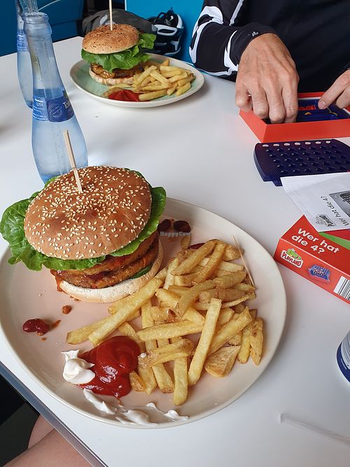 Veganer chili sin carne burger at Happy Diner in Backnang