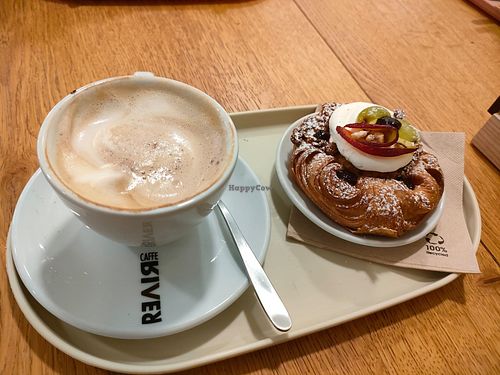 danish sweet e cappuccino soia at LALE in Perugia