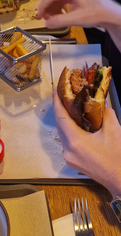 Veganer Burger mit Pommes at Taste of Black Forest in Todtnau
