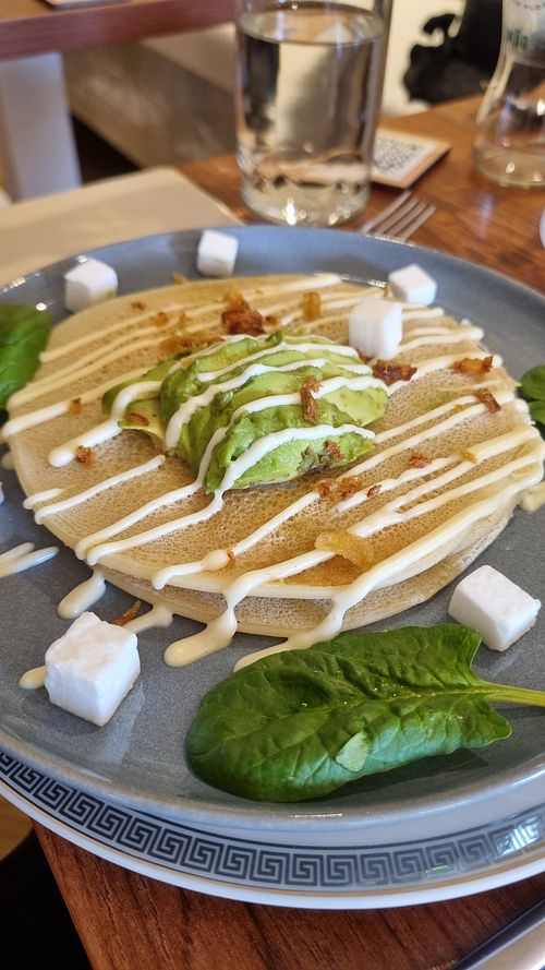 Pancakes with extra avocado & feta at Vrasserie in Porto