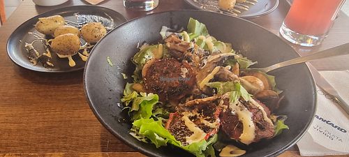 Mushroom salad bowl with herb potatoes at Gracia Coffee in Quito
