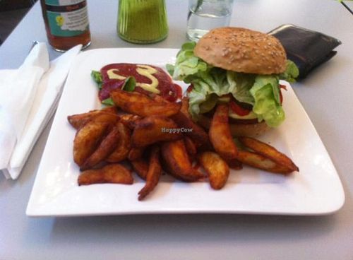 veggie Burger at Manik Veggie Cafe in Wiesbaden