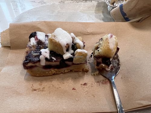 Very blue berry blondie    at AMS - Salon Deli in Amsterdam