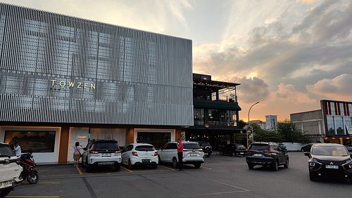 restaurant exterior at Towzen in Batam