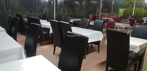 Outside seating at Vegie Bowl in Forest Hill