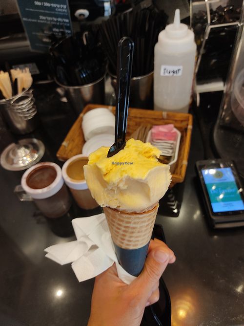 they have vegan waffle cones and apricot ice cream 🧡 at Pinoli Gelato - פינולי in Jerusalem