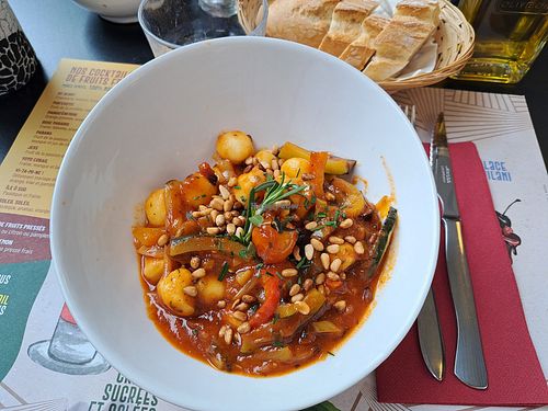 Gnioggi mit frischem Gemüse an Tomatensauce at O Sud in Bastia
