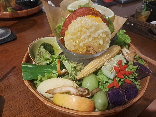 Rice burger with salad and roast vegetables at sunsuncoffee - 森森咖啡 in Taitung