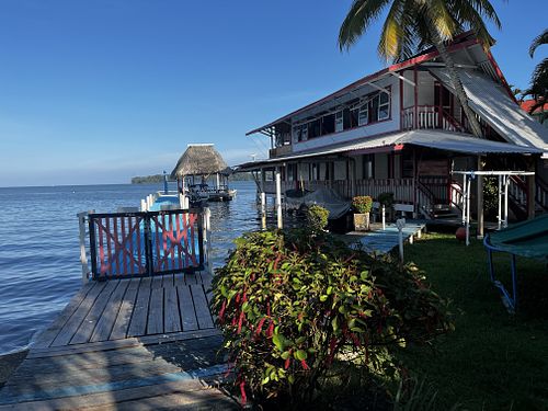 Blick vom Restaurant auf den Rio Dulce  at Restaurant Casa Rosada in Livingston