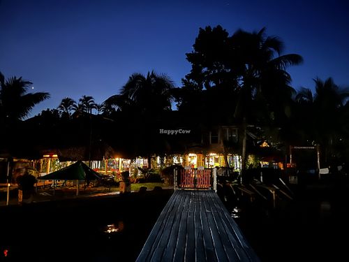 Blick vom Steg auf das Restaurant  at Restaurant Casa Rosada in Livingston