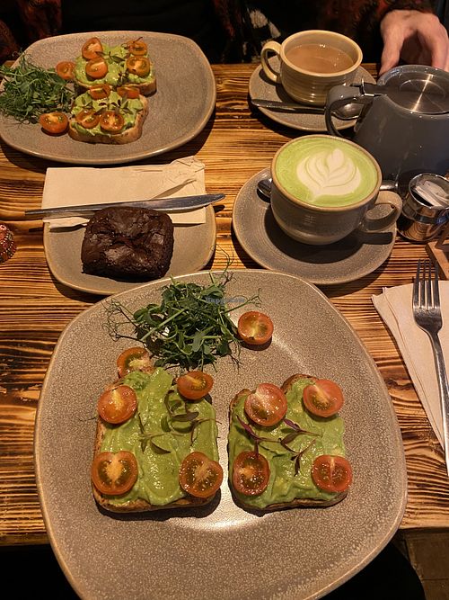 Vegan & GF smashed avocado bagel & chocky brownie with Matcha Latte 🤎💚  at Epicure in Berkhamsted