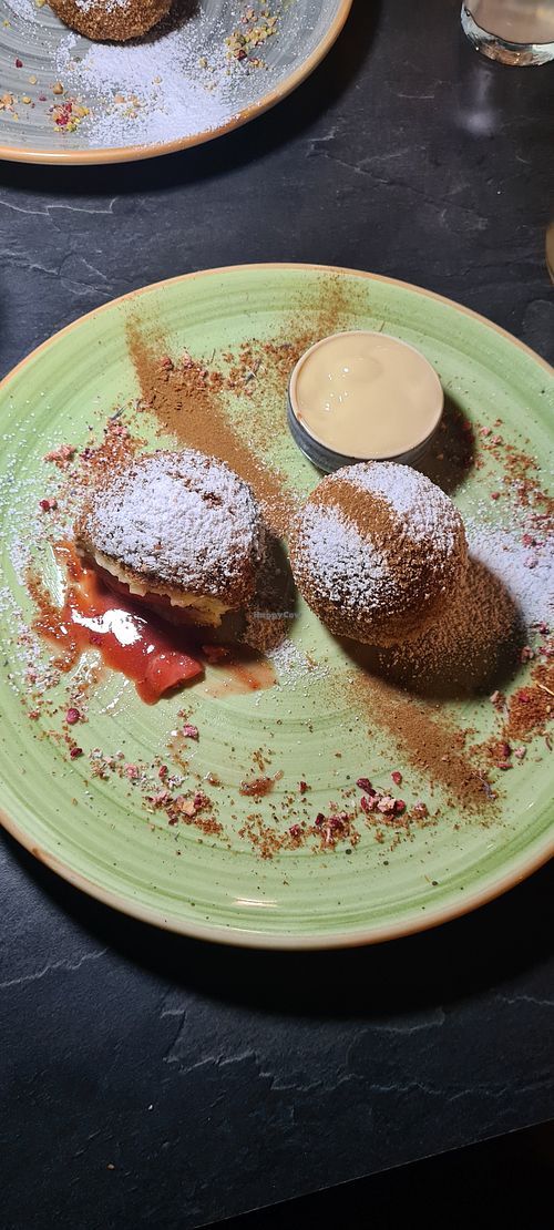 Erdbeer Knödel und Apfelstrudel Knödel at Wiener Genuss Knödel in Vienna