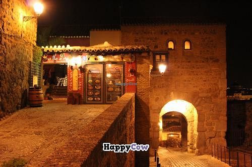 entry at night at Posada El Cristo de la Luz in Toledo