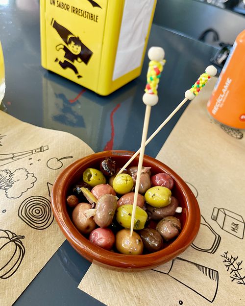 Free apettizer, delicious mix of olives at Porta Nuova - Pizzeria e Cucina Italiana in Premia De Mar