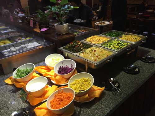 salad buffet at NénGrén Zhāi Guǎn 能仁斋馆 in Guilin