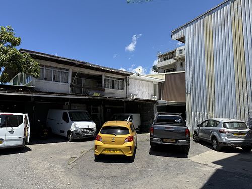 Back in the corner is the door  at Printemps gourmand in Tahiti