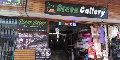 Entrance within Green Gallery at Vegan Burger in Oxapampa