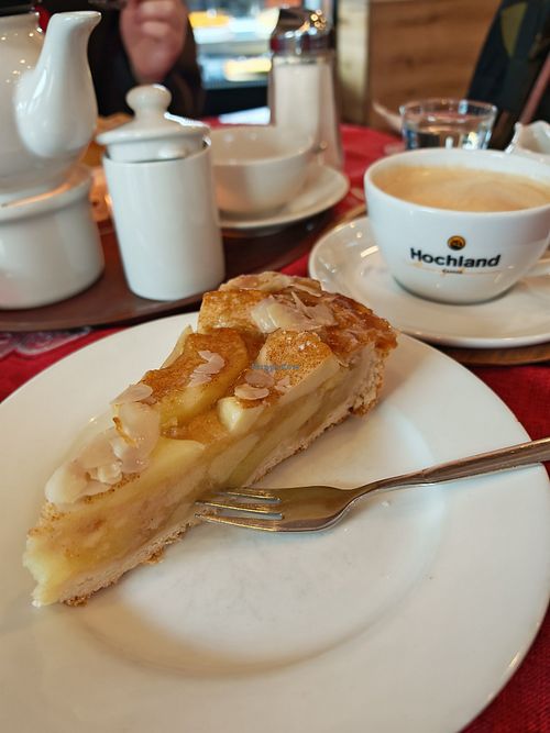 Veganer Apfelkuchen at Cafe Obermarkt  in Mittenwald
