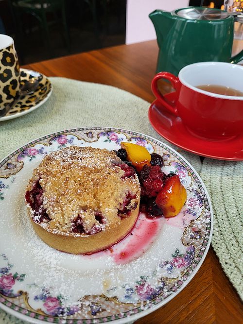Amazing raspberry crumble at Vegan Chouke in Brussels