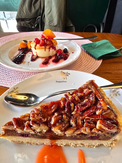 Pecan pie at Vegan Chouke in Brussels