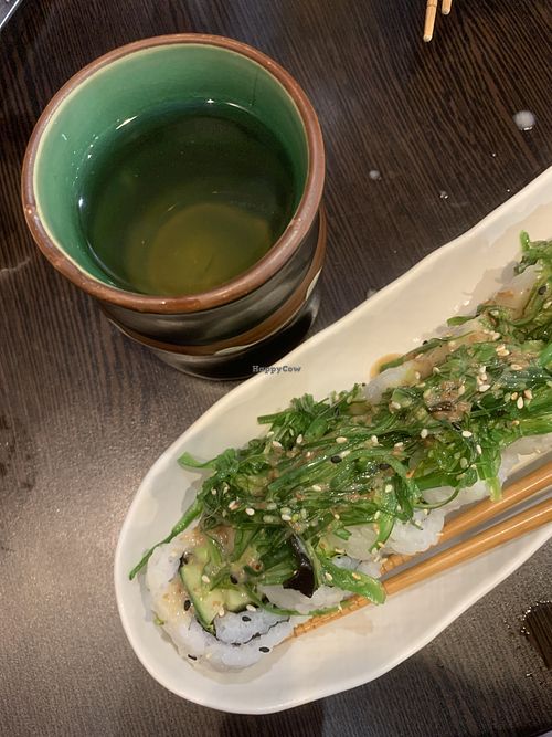 Green roll et thé vert   at Uzu in Paris