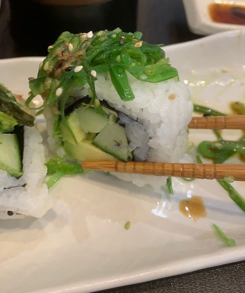 Green roll avocat concombre salade d’algues  at Uzu in Paris