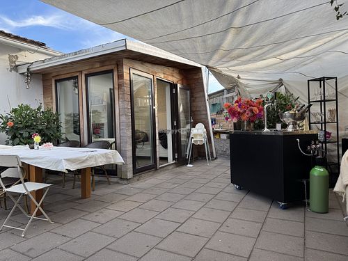   at Popsicle Café in Donsoe