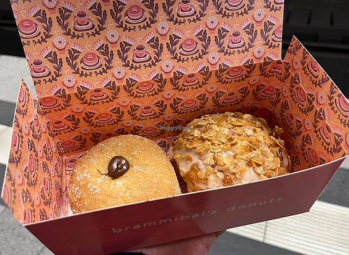 Schokofüllung und Bienenstich  at Brammibals Donuts - Europlatz in Berlin