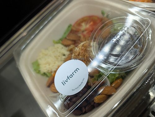 Hummus and veg at ICN - livfarm - T1 in Seoul