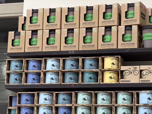 cups #Veganuary at Coffee & Cakes - Warmoesstraat in Amsterdam