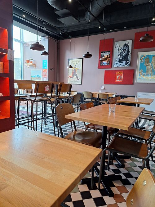 Seating area at Putte's Bar & Pizza Tapiola in Espoo