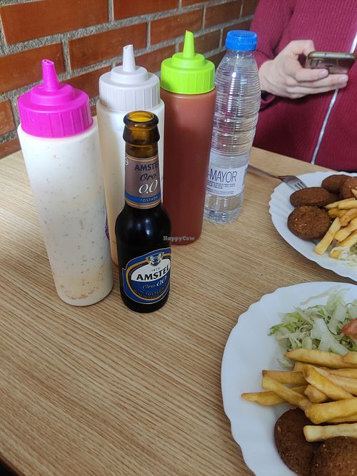 Salses, aigua i cervesa sense alcohol at Restaurante Kebab El Turco in Guadalajara