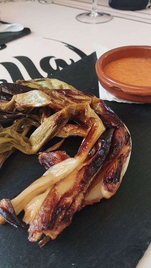 Calçots com a primer del menú at El Racó de la Paella in Torredembarra