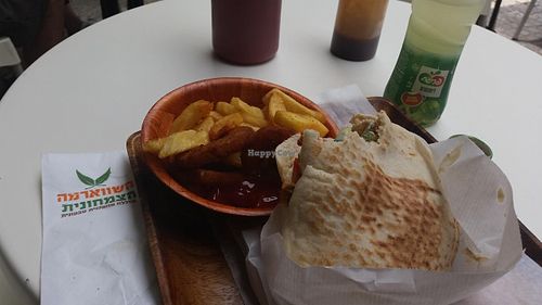 Another delicious lunch at The Vegetarian Shawarma:
Shawarma (seitan) in a pita - 18NIS
+ fries & onion rings and a drink - 16NIS
They have lots of condiments available (at least 10) - I took only two. at Vegan Shawarma in Jerusalem